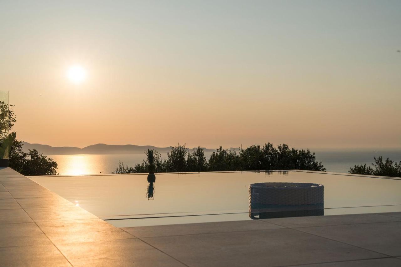 Villa Ekphrasis With Sea View And Jacuzzi Ravdhoúkha エクステリア 写真